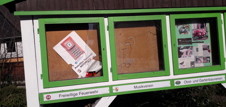 Vandalismus in Form von Grafittis an zwei Schaukästen der Wernbornerereine.