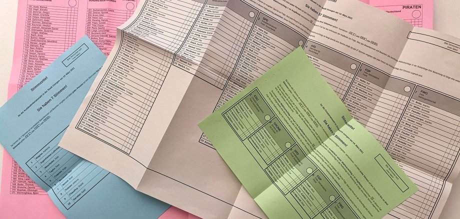 Die vier verschiedenen Stimmzettel der Briefwahlen.