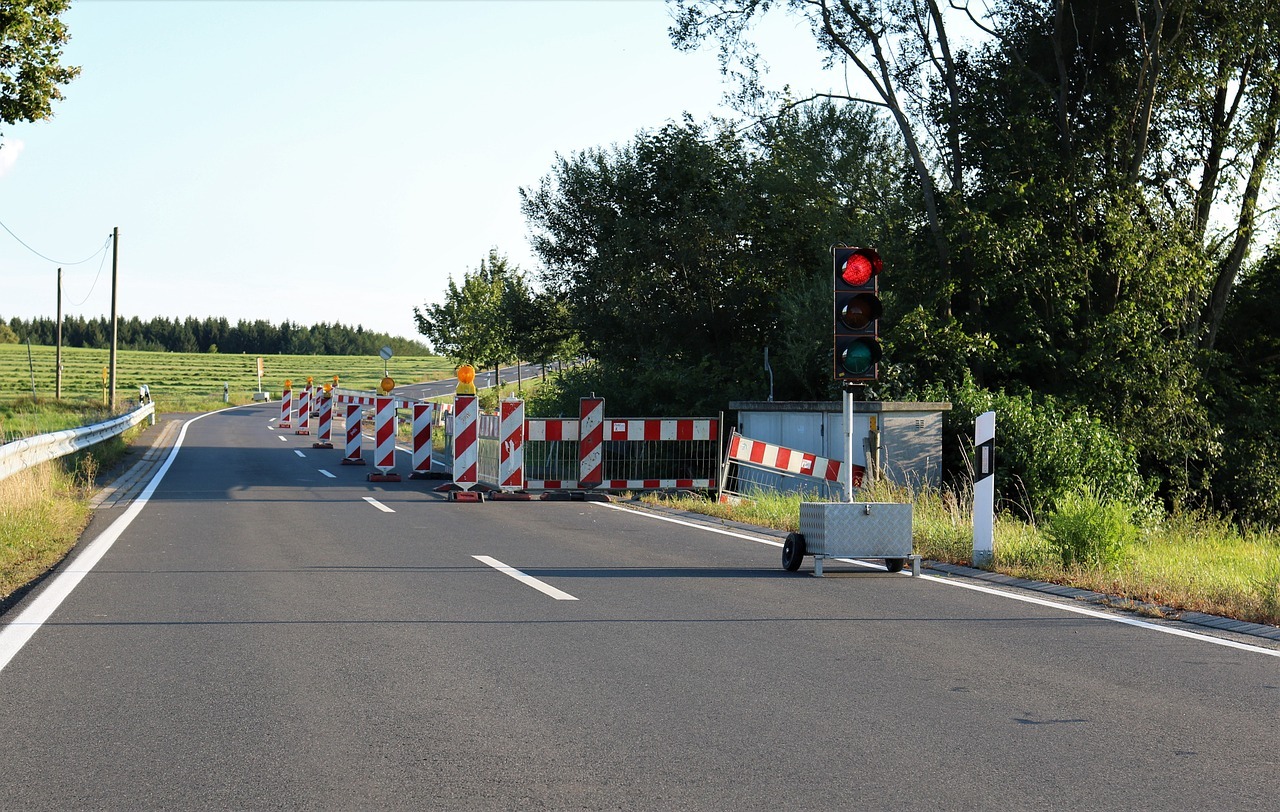 In der Usinger Bahnhofstraße wird eine Baustellenampel aufgestellt.