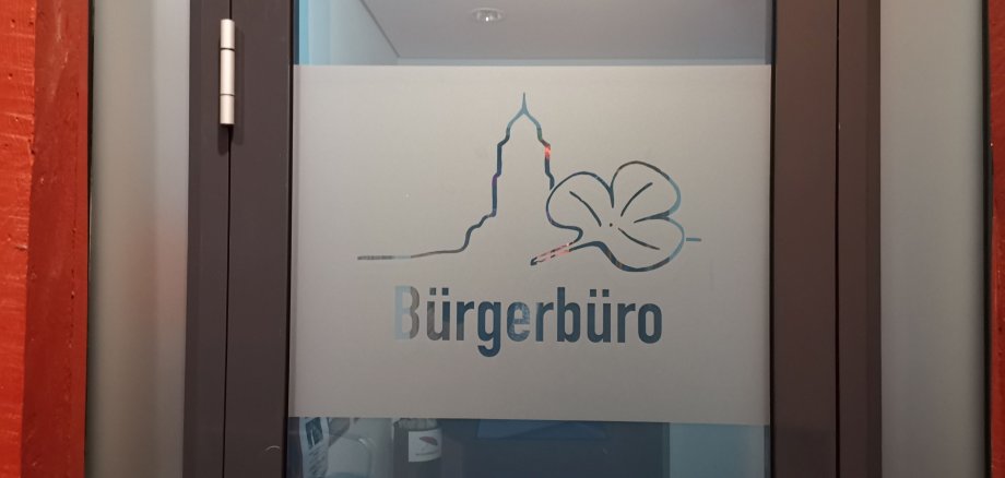 Die Tür vom Bürgerbüro im Rathaus der Stadt Usingen.