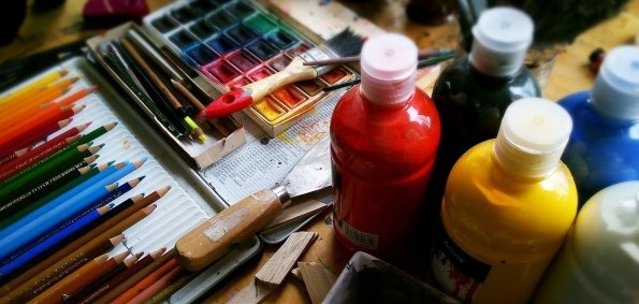 Malfarben und Pinsel