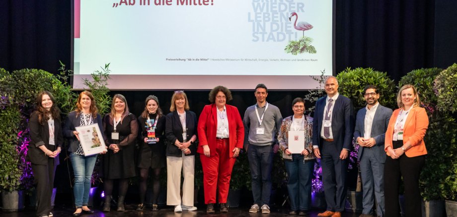 Gruppenbild Preisverleihung bei Ab in die Mitte