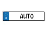 Auf einem deutschen Kennzeichen ist in schwarzer Schrift das Wort "Auto" zu lesen.